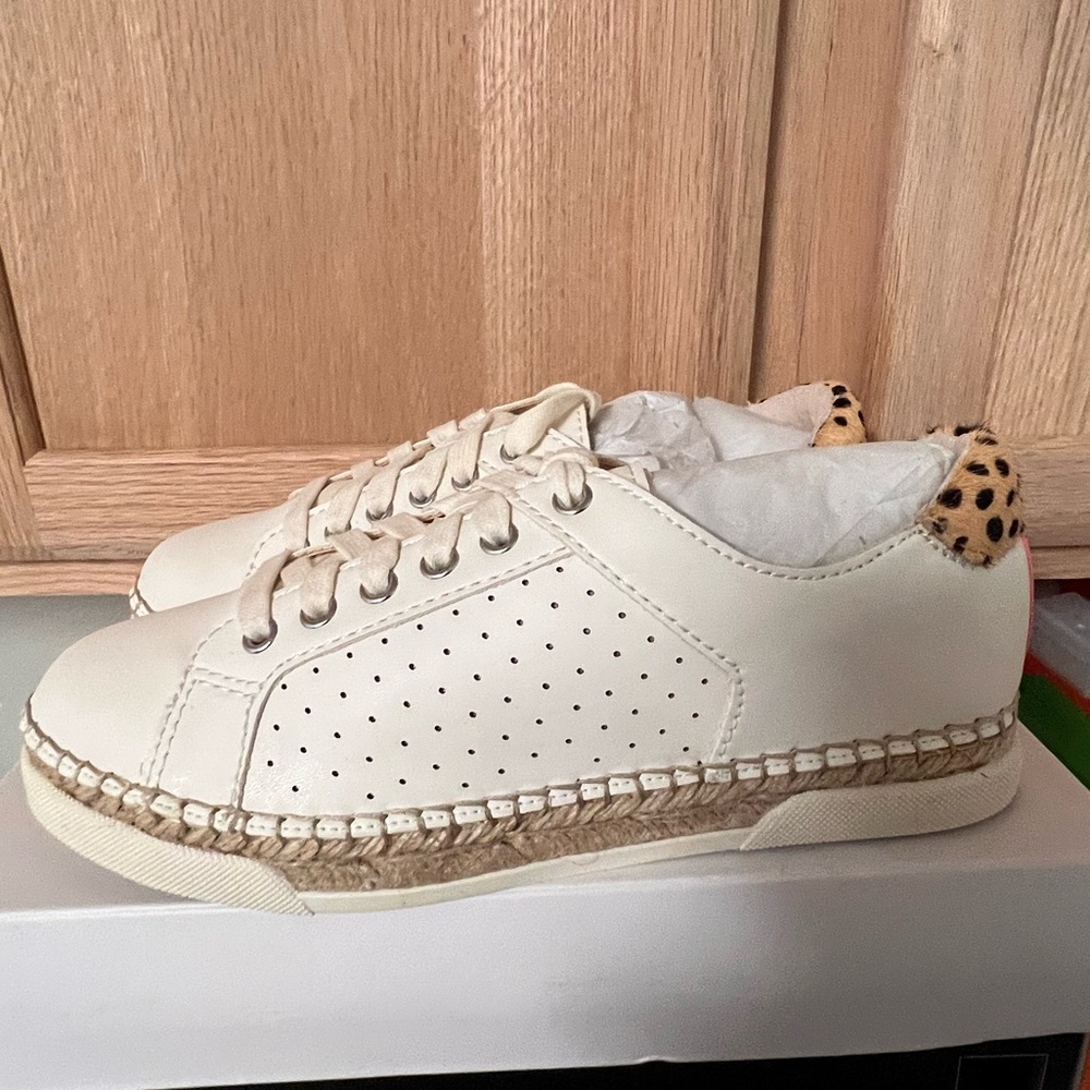 Dolce Vita Morris Off White Stella Espadrille Detail Sneakers Size 8.5